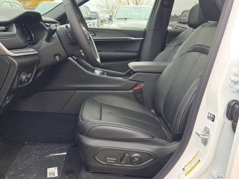 New 2025 Jeep Grand Cherokee Limited w/ Luxury Tech Group II image 24