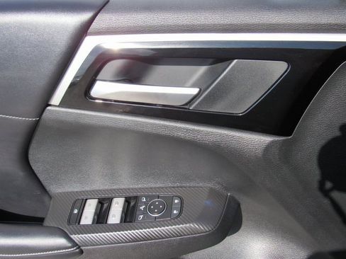 Used 2024 Mitsubishi Outlander SE image 15