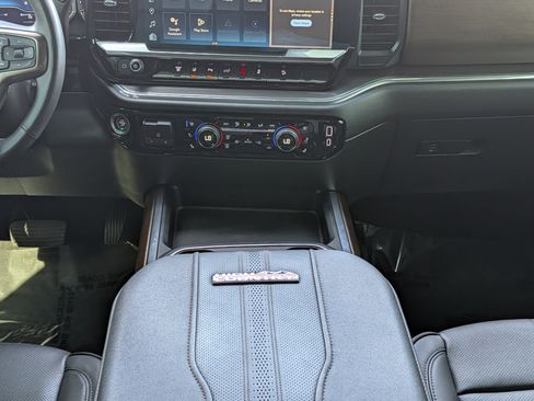 Used 2024 Chevrolet Silverado 2500 High Country w/ High Country Premium Package image 20