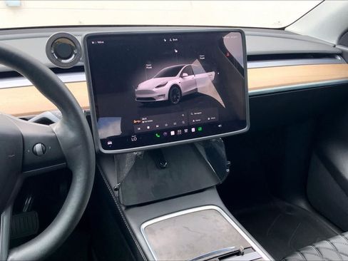 Used 2022 Tesla Model Y Long Range AWD/4WD image 15