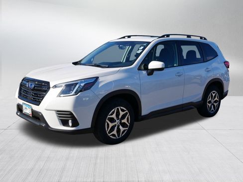 Used 2022 Subaru Forester Premium image 3