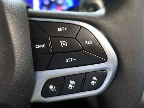 Used 2024 Chrysler Pacifica Touring-L FWD image 13