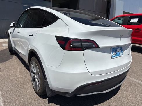 Used 2022 Tesla Model Y Long Range AWD/4WD image 3