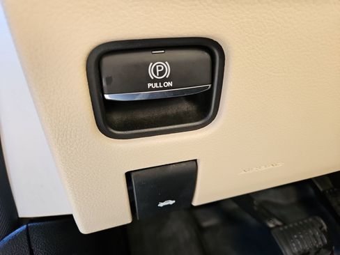 Used 2023 Jeep Grand Cherokee Limited image 23