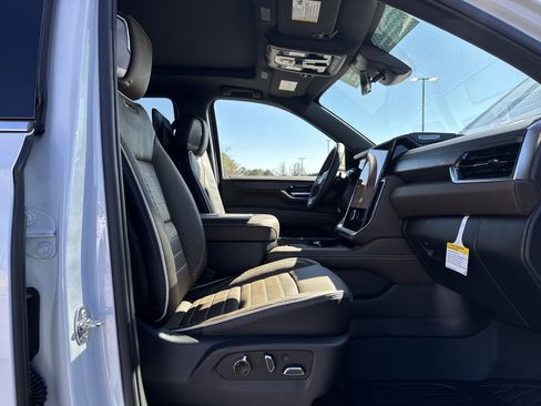 Used 2026 GMC Yukon Denali Ultimate w/ LPO, Floor Liner Package image 35