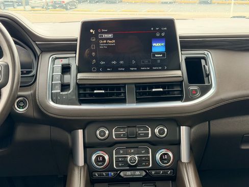 Used 2023 GMC Yukon XL SLT AWD/4WD image 31