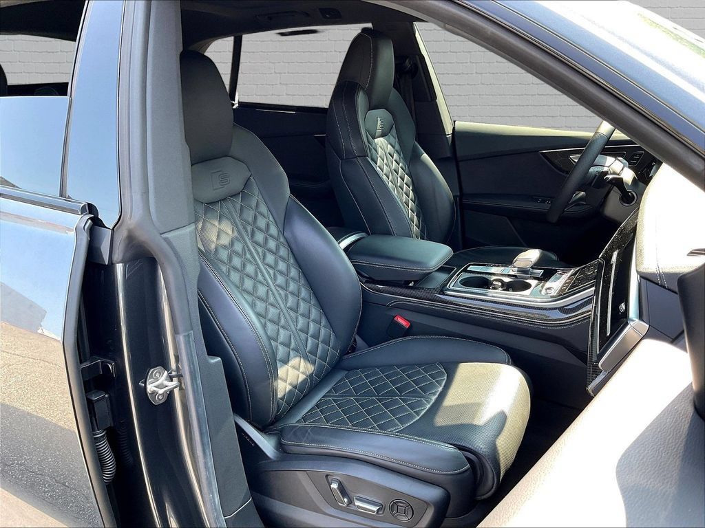 Used 2023 Audi SQ8 Prestige AWD/4WD image 24