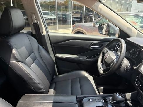Used 2025 Nissan Rogue SV w/ SV Premium Package FWD image 10