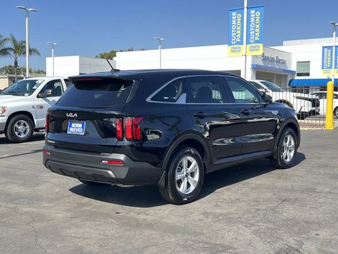 Used 2023 Kia Sorento LX image 28