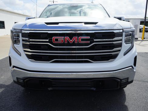 Used 2024 GMC Sierra 1500 SLT w/ SLT Premium Package AWD/4WD image 8