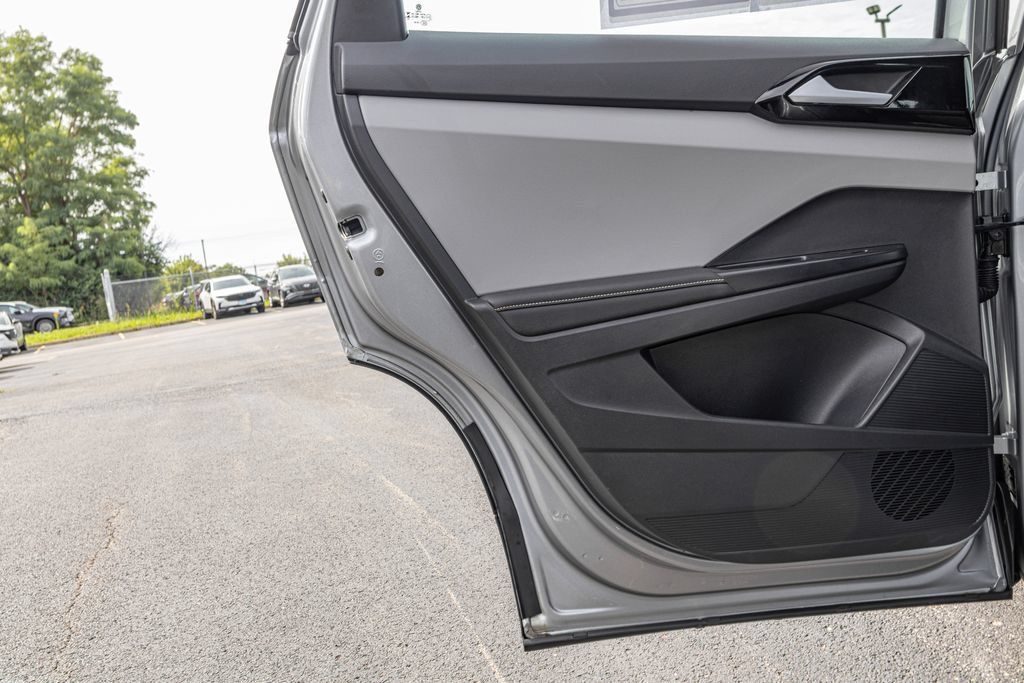Certified 2024 Volkswagen Taos S FWD image 28