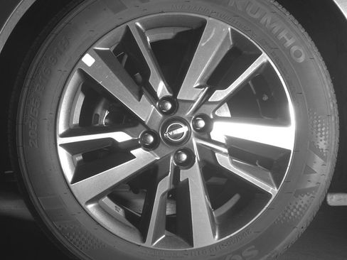 Used 2025 Nissan Versa SV image 12