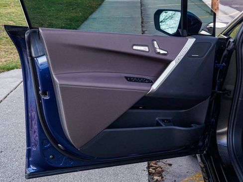 Used 2024 BMW iX xDrive50 w/ Premium Package image 8