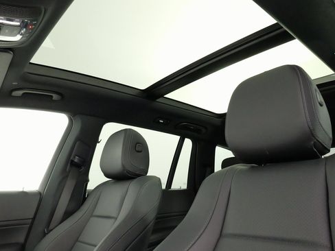 Used 2024 Mercedes-Benz GLS 450 4MATIC w/ AMG Line Exterior image 33