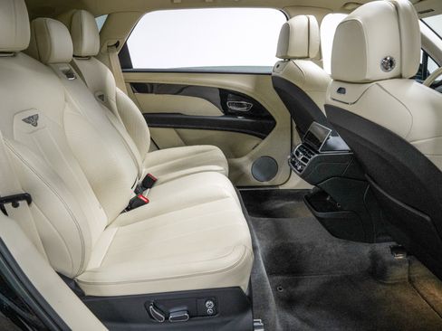 Used 2024 Bentley Bentayga Extended Wheelbase image 31
