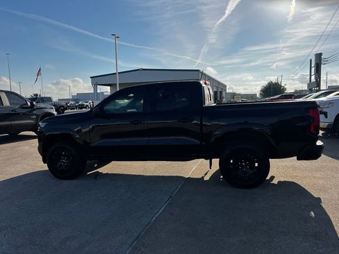 Used 2025 Chevrolet Colorado W/T w/ WT Custom Package image 8