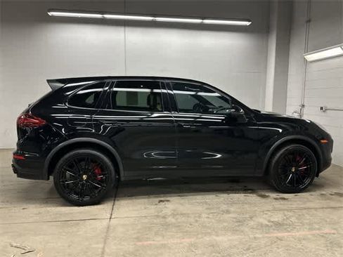Used 2017 Porsche Cayenne Turbo image 3