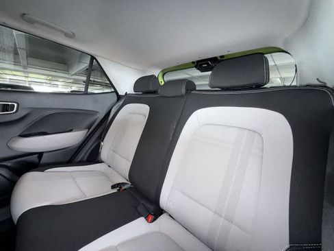 Used 2024 Hyundai Venue SEL FWD image 22