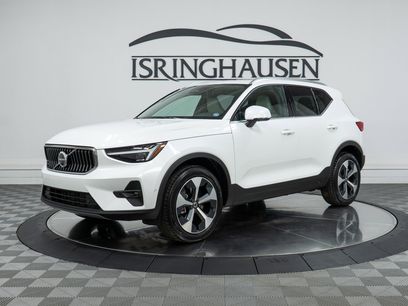 New 2025 Volvo XC40 B5 Plus w/ Protection Package Premier