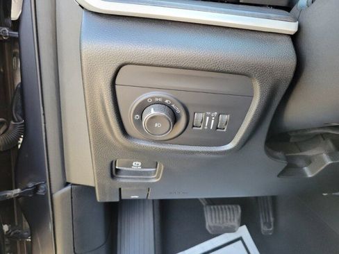 Used 2023 Jeep Grand Cherokee Limited image 16