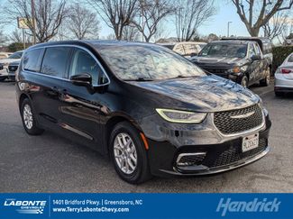 Used 2024 Chrysler Pacifica Touring-L video 1