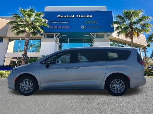 New 2026 Chrysler Pacifica Select FWD image 8