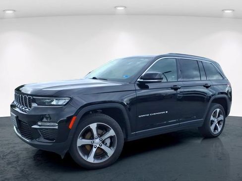 Used 2024 Jeep Grand Cherokee Limited AWD/4WD image 2