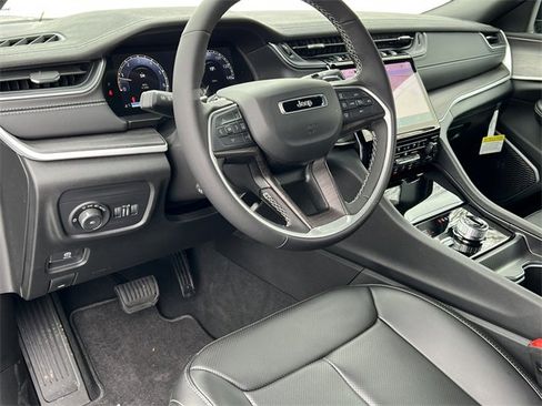 New 2025 Jeep Grand Cherokee L Limited w/ Luxury Tech Group II image 18