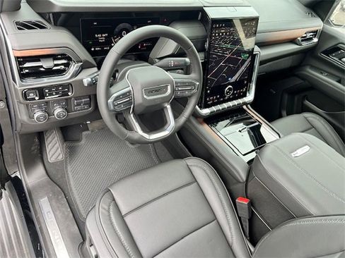 New 2025 GMC Yukon Denali w/ Denali Reserve Package image 13