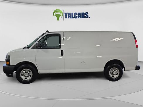 Used 2019 Chevrolet Express 2500 RWD image 2