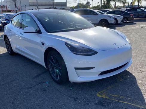 Used 2021 Tesla Model 3 Standard Range Plus RWD image 8