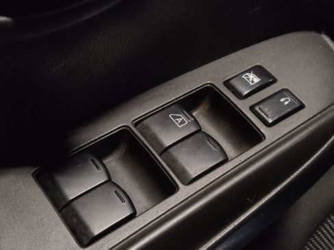 Used 2018 Nissan Versa SV image 27