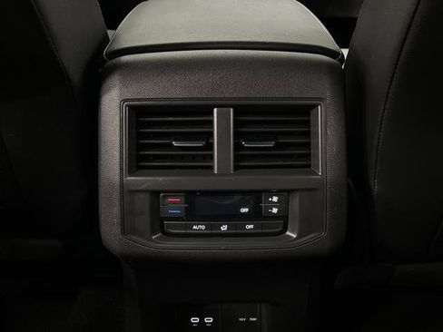 Used 2021 Volkswagen Atlas SE FWD image 31