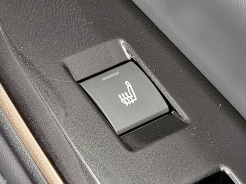 Used 2024 Toyota Crown AWD/4WD image 30