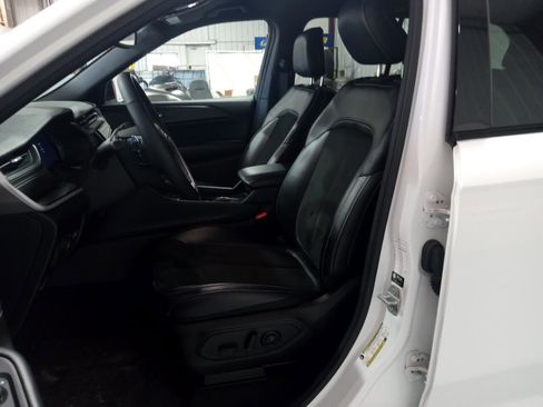 Used 2024 Jeep Grand Cherokee Altitude image 14