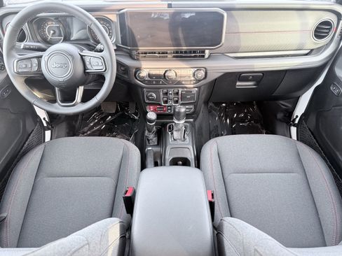 Used 2026 Jeep Wrangler Unlimited Rubicon image 2