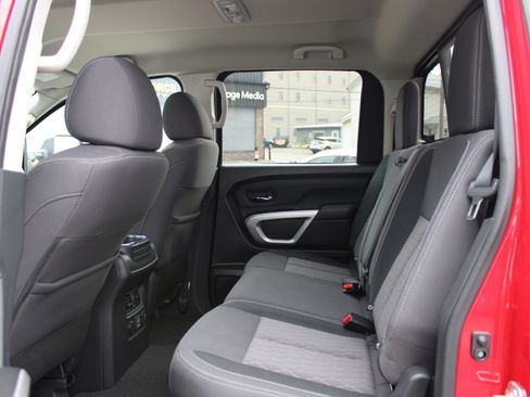 Certified 2024 Nissan Titan SV w/ SV Convenience Package image 12