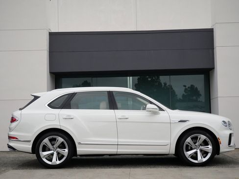 New 2025 Bentley Bentayga image 5