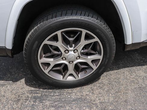 Used 2018 Jeep Grand Cherokee Limited RWD image 13