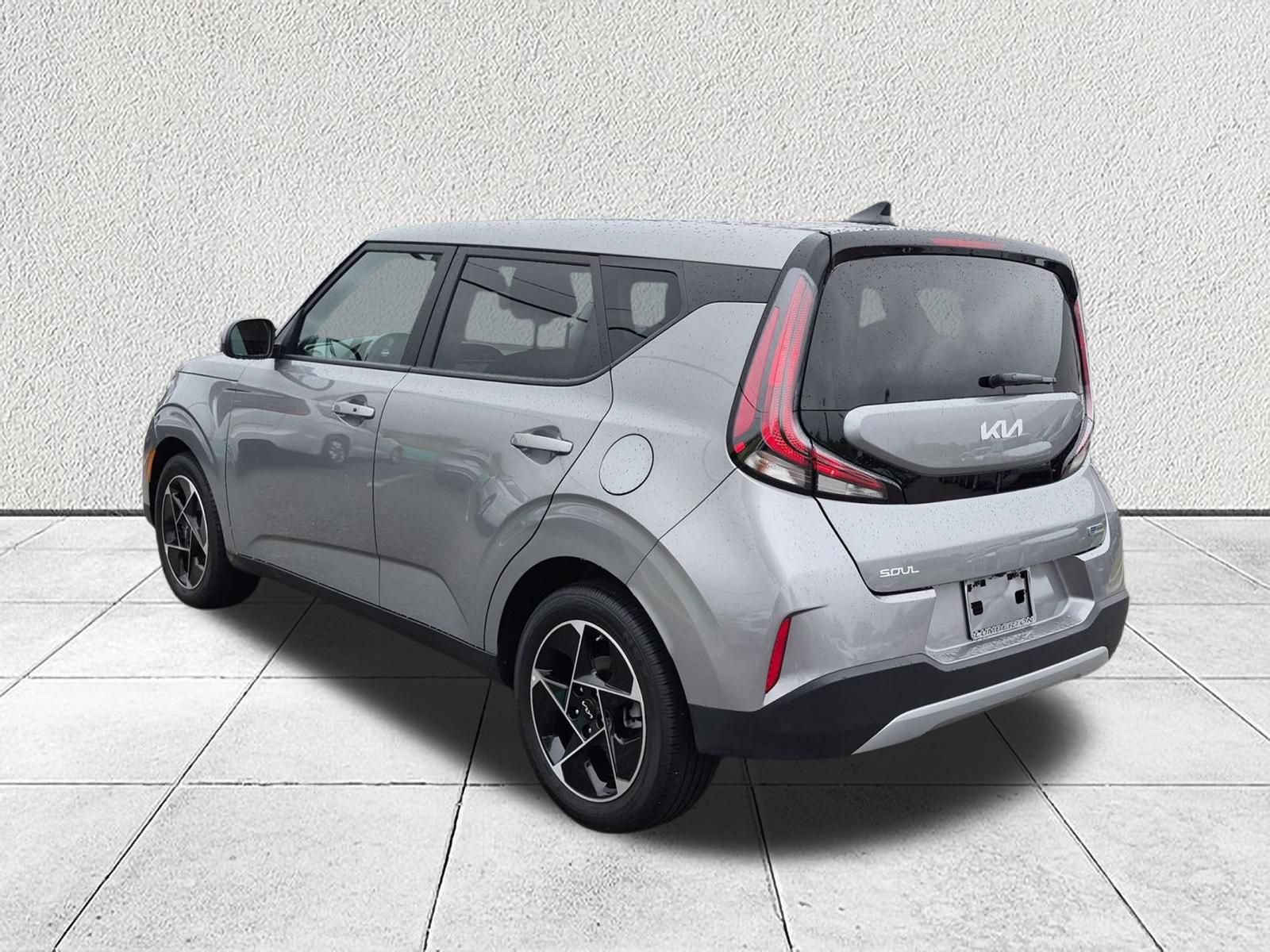 Used 2025 Kia Soul EX FWD image 5