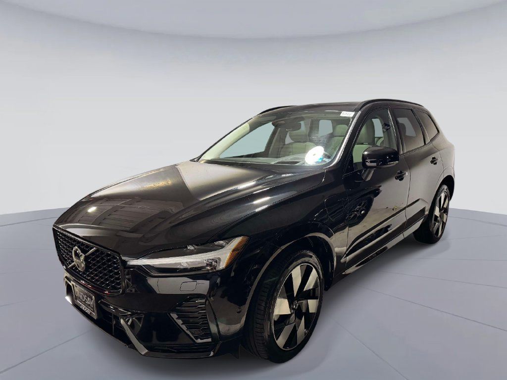 Used 2024 Volvo XC60 T8 Ultimate w/ Protection Package Premier AWD/4WD image 3