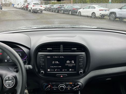 Used 2025 Kia Soul LX w/ LX Technology Package image 17