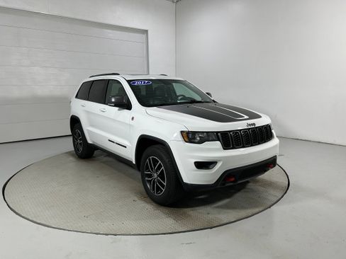 Used 2017 Jeep Grand Cherokee Trailhawk AWD/4WD image 3