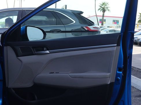 Used 2017 Hyundai Elantra SE image 33