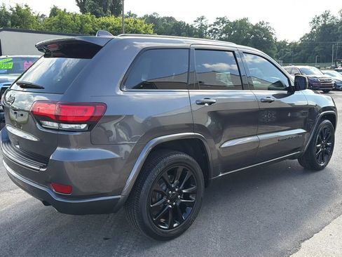 Used 2018 Jeep Grand Cherokee Altitude RWD image 5