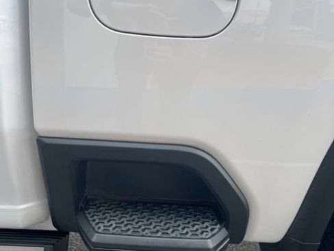 Used 2023 Chevrolet Silverado 2500 High Country AWD/4WD image 18