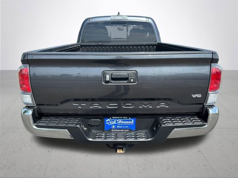 Certified 2021 Toyota Tacoma TRD Off-Road AWD/4WD image 8