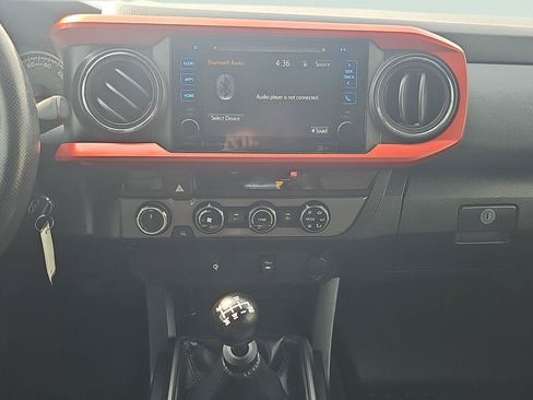 Used 2017 Toyota Tacoma TRD Sport AWD/4WD image 21