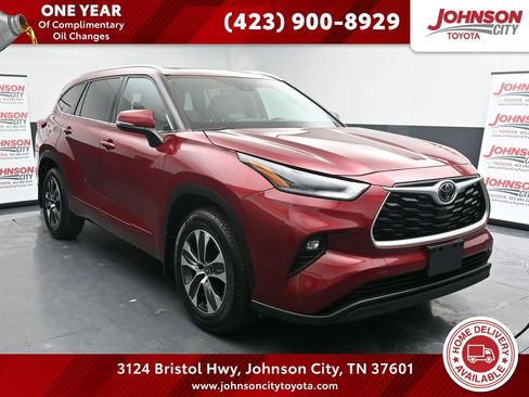 Used 2021 Toyota Highlander XLE image 1
