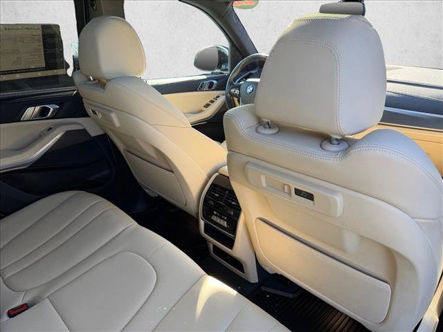 Used 2022 BMW X5 xDrive40i w/ Executive Package AWD/4WD image 23